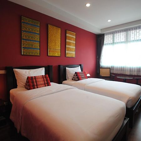Focal Local Bed & Breakfast Bangkok Bagian luar foto