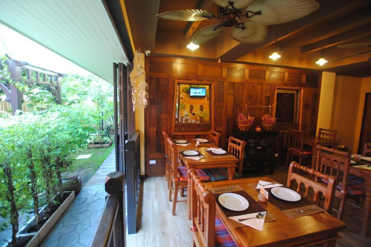 Focal Local Bed & Breakfast Bangkok Bagian luar foto