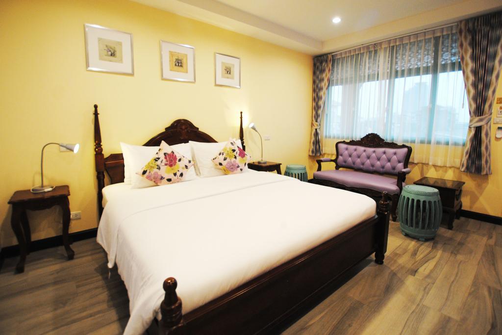 Focal Local Bed & Breakfast Bangkok Bagian luar foto